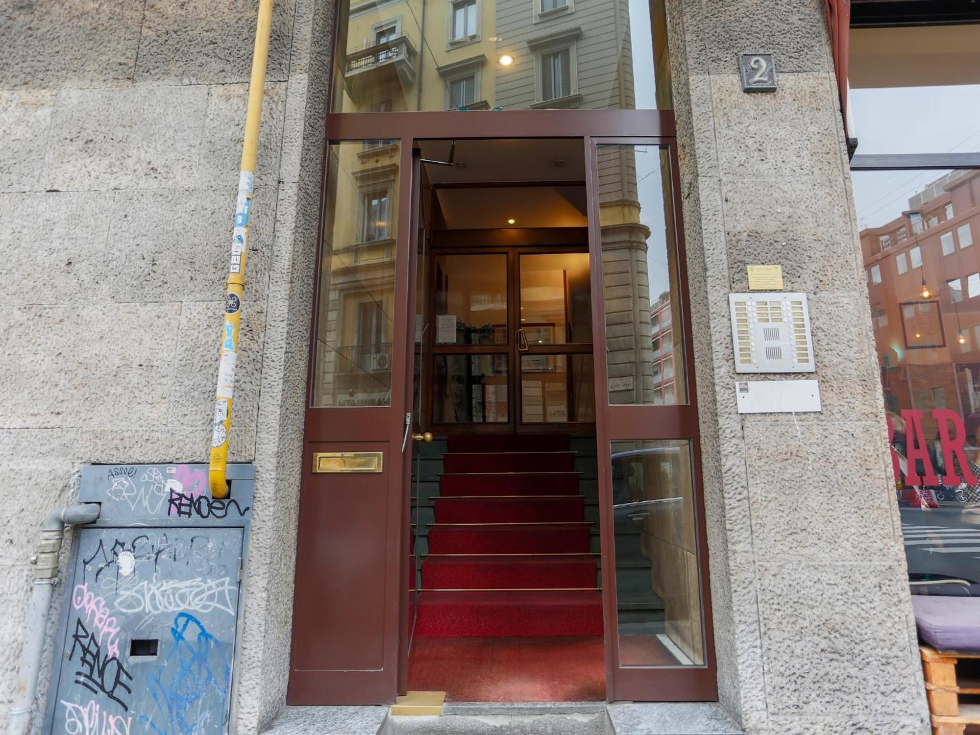 The Best Rent - Cozy Two-Bedroom Apartment Near Colonne S Lorenzo Милан Экстерьер фото